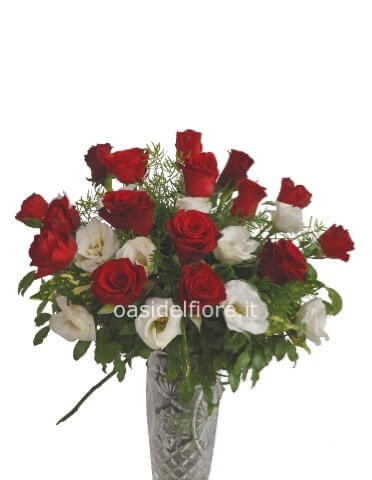 Bouquet di lisiantus e rose rosse medio