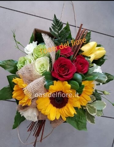 Bouquet Di Girasoli Rose Rosse E Fiori Di Stagione Fiorista A Settimo Torinese Spedizione Invio E Consegna A Domicilio Di Fiori E Piante A Settimo Torinese E Torino