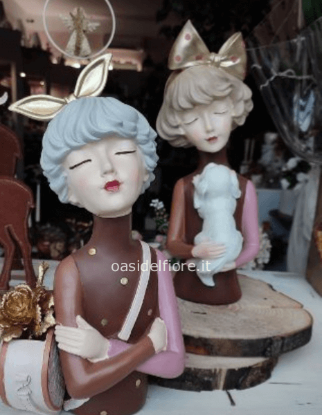 DONNA CON CANE E BORSA