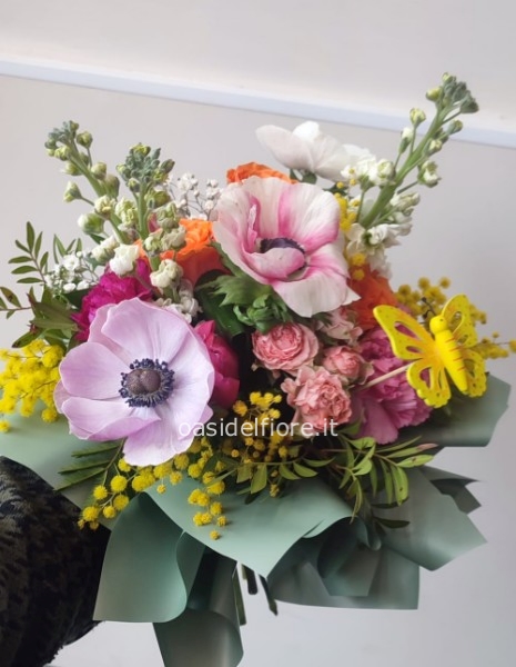 BOUQUET FARFALLA CON MIMOSA 
